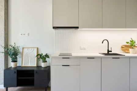 Wyposażona kuchnia w apartamencie abonamentowym Moovy Home